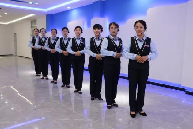 泰華物業(yè)400呼叫中心客服人員
